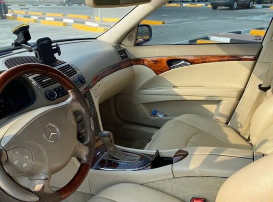 Mercedes E240 Gcc full option 2004 for sale