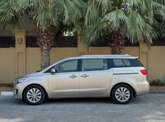 Kia Carnival full option 2016 Gcc for sale