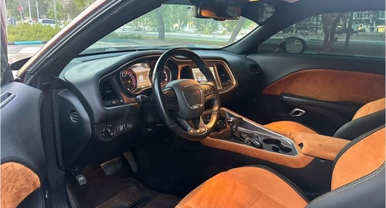 Dodge challenger scatback 6.4L full option 2020 us