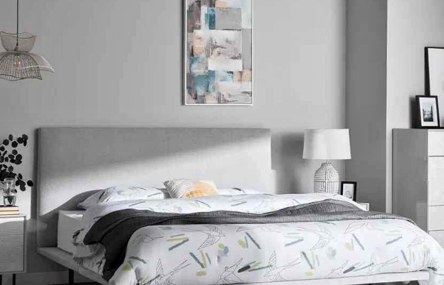 Homecentre Steve King Bed 180X200 CM For Sale