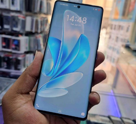 VIVO v29 5g / 12/256gb / dual sim with box for sal