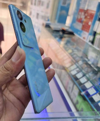 VIVO v29 5g / 12/256gb / dual sim with box for sal