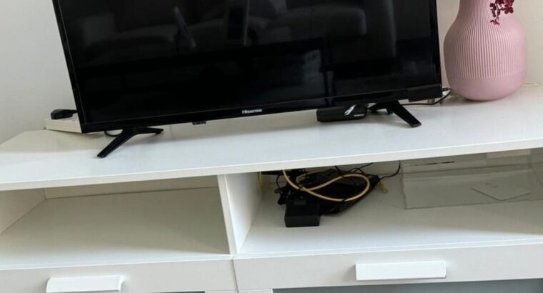 smart TV للبيع طاوله تلفزيون مع التلفزيون