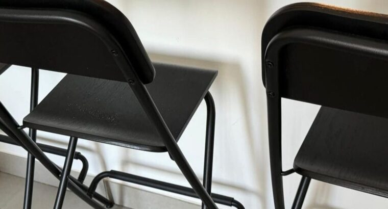 stool bar للبيع ٣ كراسي طويله