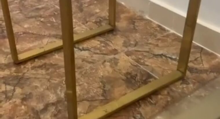 للبيع طقم طاولة قهوه بسطح زجاج