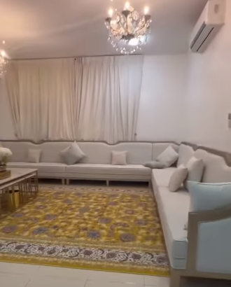 للبيع جلسه كامله مع الزوالي والطاولات