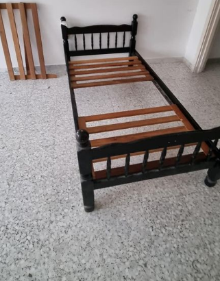سرير مفرد للبيع