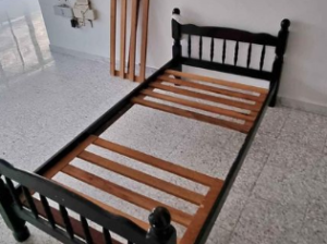 سرير مفرد للبيع