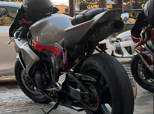 cbr1000rr 2008 للبيع هوندا