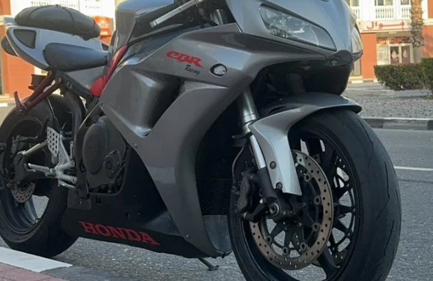 cbr1000rr 2008 للبيع هوندا