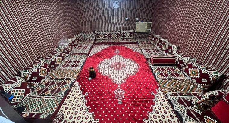 خيمة مع المد العربي كامل والسجادة والمكيف للبيع
