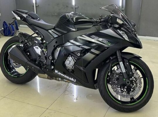 Kawasaki zx10r 2015 model in excellent condition f