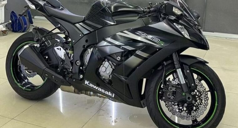 Kawasaki zx10r 2015 model in excellent condition f