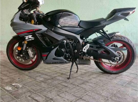 Suzuki gsxr 750 cc 2018 in good condition for sale