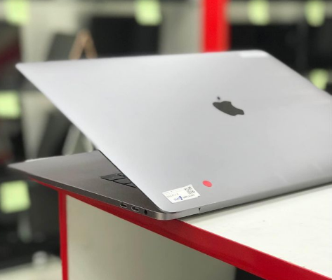 MacBook Pro Core i7 – 2019 with Graphics 4 GB For