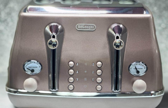 Delonghi 4 Slices Toaster For Sale