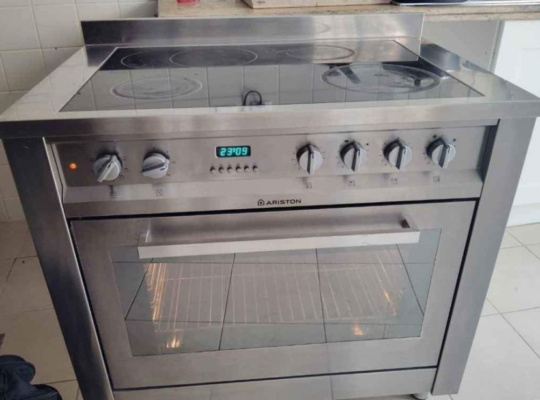 Ariston Electric digital ceramic cooker 90cm for s