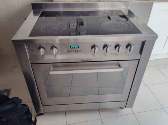 Ariston Electric digital ceramic cooker 90cm for s