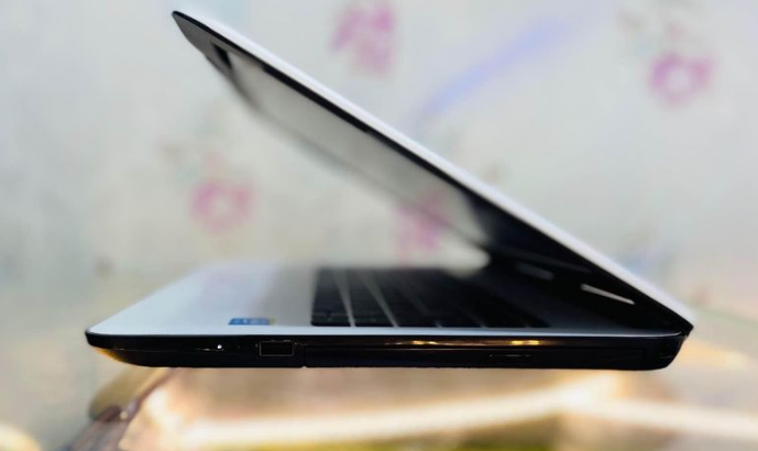 HP Laptop 4GB RAM and 500GB Hard All Working For S