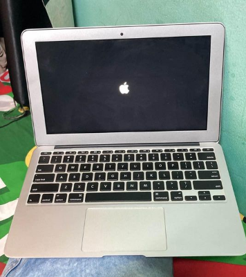 MacBook Air 2015 11 inches Core i5 For Sale