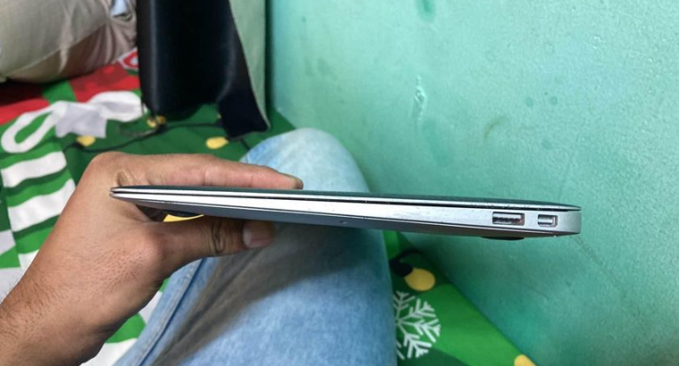 MacBook Air 2015 11 inches Core i5 For Sale