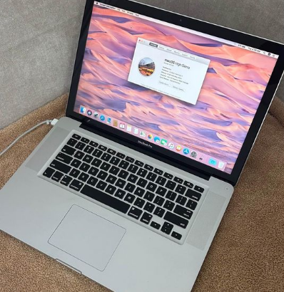 MacBook Pro 2012 15 inch core i7 8 gb 500 gb for s
