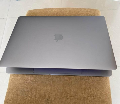 MacBook Pro 2017 15 inch core i7 For Sale