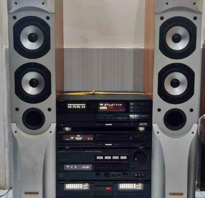 Onkyo HIFI System with Tower Speakers For Sale