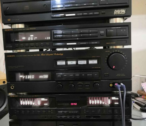Onkyo HIFI System with Tower Speakers For Sale
