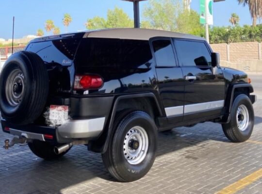 Toyota FJ 2013 Gcc in good condition for sale