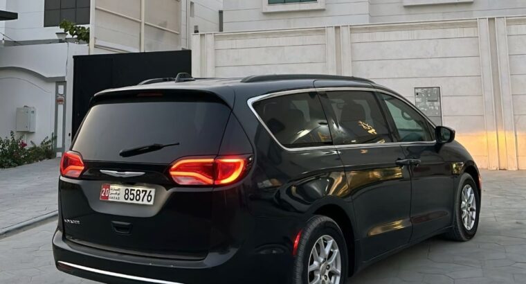 Chrysler voyager full option 2020 in good conditio