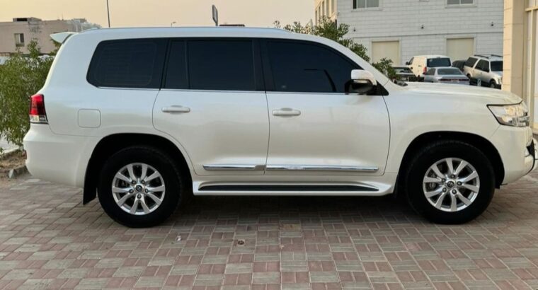 Toyota Land cruiser VXR 5.7 full option 2021 for