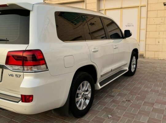 Toyota Land cruiser VXR 5.7 full option 2021 for