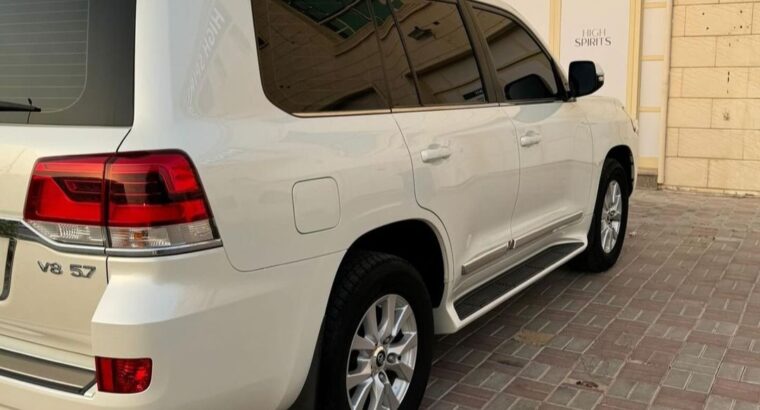 Toyota Land cruiser VXR 5.7 full option 2021 for