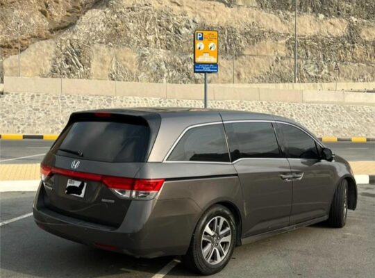 Honda Odyssey touring Gcc 2015 full option for sal