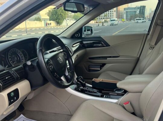 Honda Accord Ex-L full option 2016 Gcc