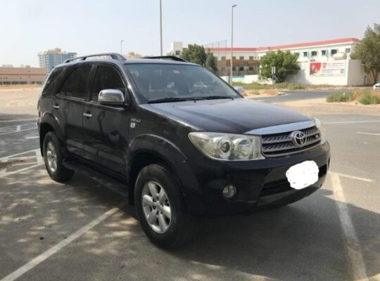 Toyota Fortuner SR5 full option 2011 Gcc for sale