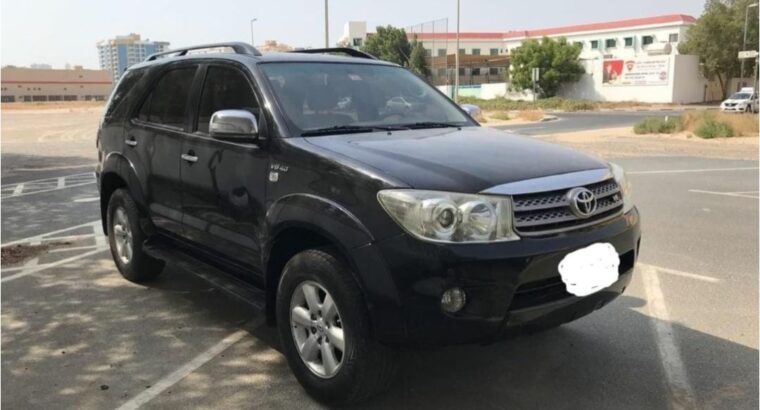 Toyota Fortuner SR5 full option 2011 Gcc for sale