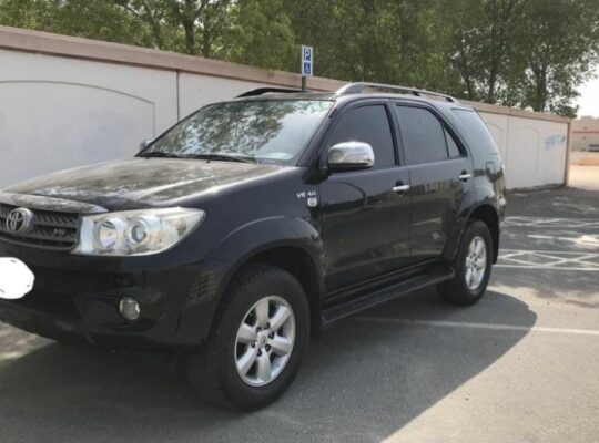 Toyota Fortuner SR5 full option 2011 Gcc for sale