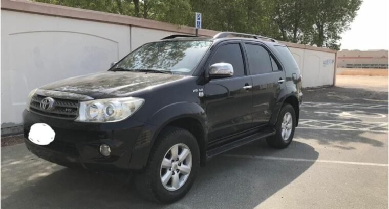 Toyota Fortuner SR5 full option 2011 Gcc for sale