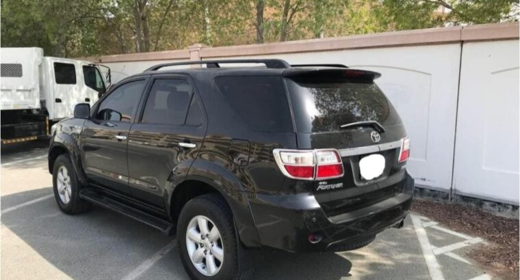Toyota Fortuner SR5 full option 2011 Gcc for sale