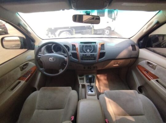 Toyota Fortuner SR5 full option 2011 Gcc for sale