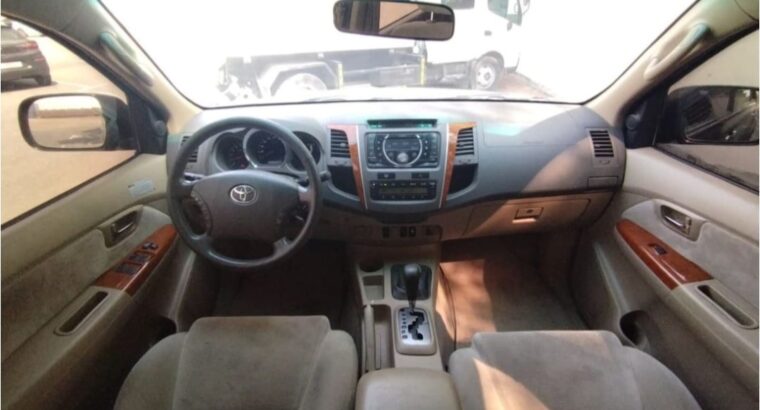 Toyota Fortuner SR5 full option 2011 Gcc for sale
