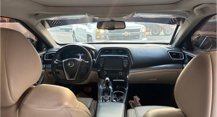 Nissan Maxima SV 2017 Gcc full option for sale