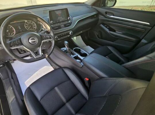 Nissan altima SR full option 2023 USA imported