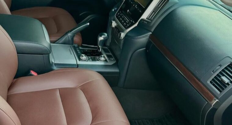 Toyota Land cruiser VXR 5.7 full option 2019 Gcc f
