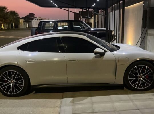 Porsche Taycan 4s full option 2021 Gcc for sale