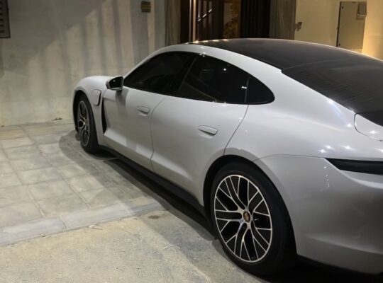 Porsche Taycan 4s full option 2021 Gcc for sale