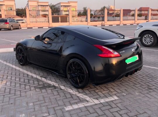 Nissan Z370 full option 2014 Gcc for sale