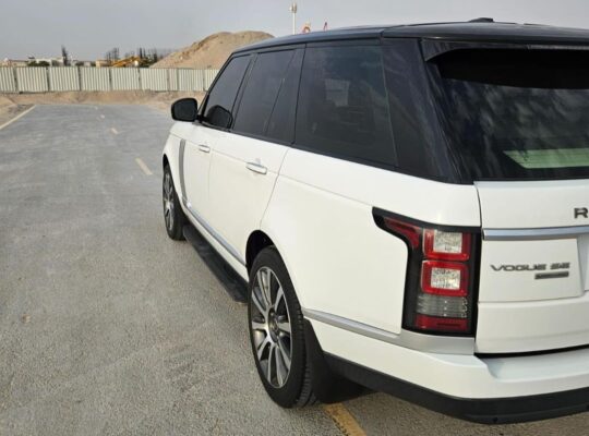 Range Rover vouge 2013 SE Gcc in good condition